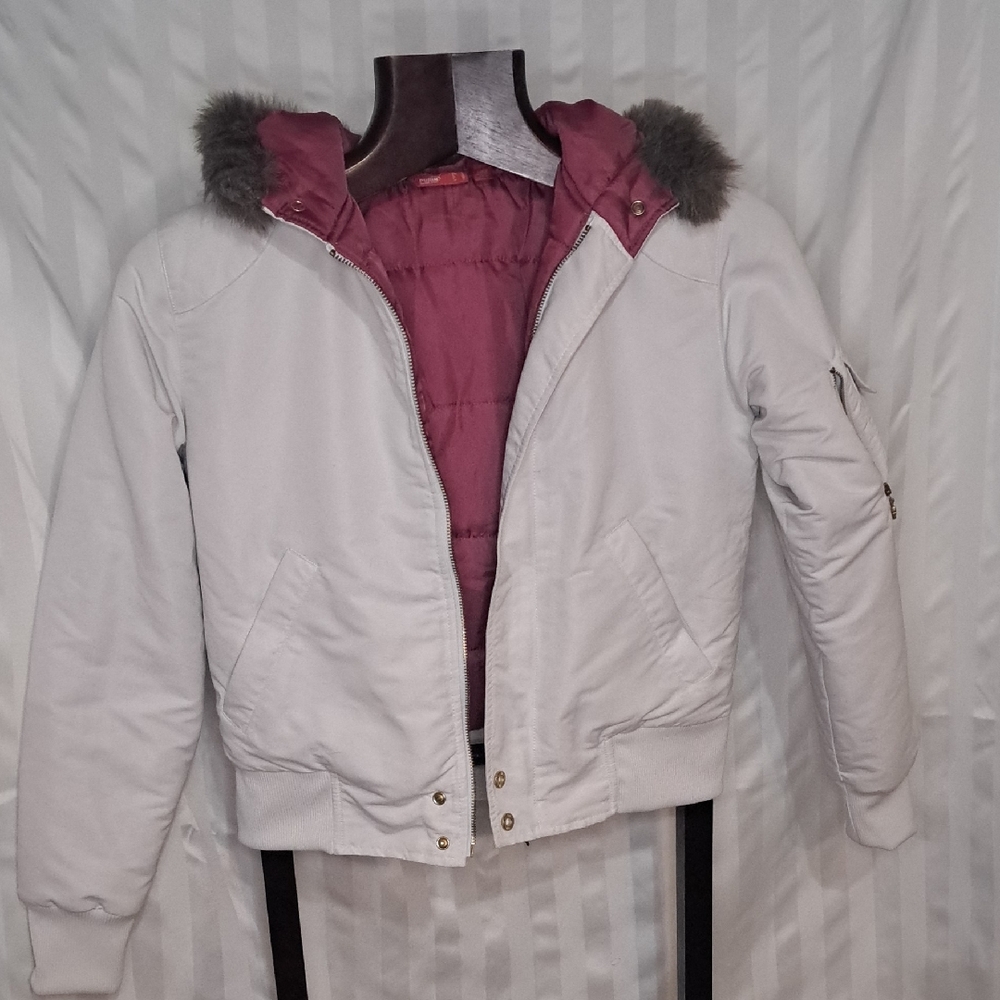 White Puma Jacket with Pink Lining and Faux Fur Trim Size Small
